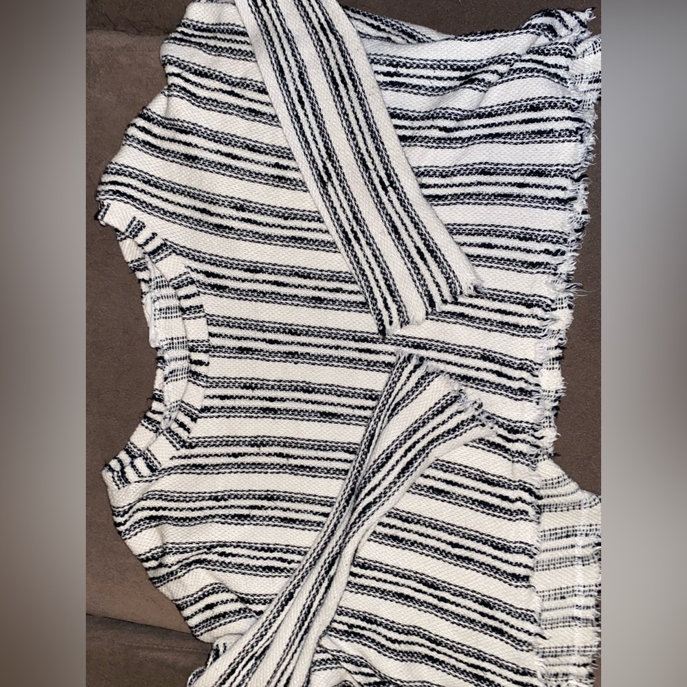 Storia Women’s Blouse Cropped Pullover Long Sleeved Striped Size Medium Knit